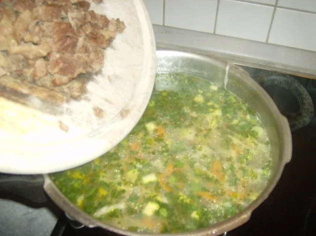 Rezept: kräftige Rindfleischbrühe mit Graupen und Gemüse Bild Nr. 7 kräftige Rindfleischbrühe mit Graupen und Gemüse - Rezept - Bild Nr. 7