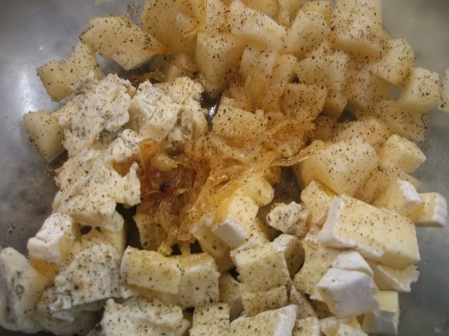 Rezept: Quiche: Birnen-Quiche mit zweierlei Käse und karamellisierten Zwiebeln Bild Nr. 7 Quiche: Birnen-Quiche mit zweierlei Käse und karamellisierten Zwiebeln - Rezept - Bild Nr. 7