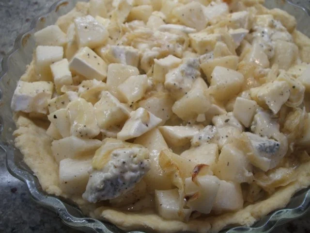 Rezept: Quiche: Birnen-Quiche mit zweierlei Käse und karamellisierten Zwiebeln Bild Nr. 8 Quiche: Birnen-Quiche mit zweierlei Käse und karamellisierten Zwiebeln - Rezept - Bild Nr. 8