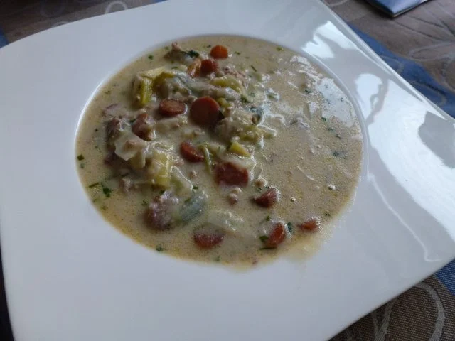 Lauchsuppe mit lila Möhreneinlage - Rezept