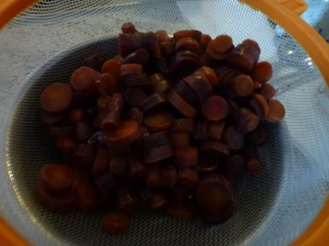 Lauchsuppe mit lila Möhreneinlage - Rezept - Bild Nr. 2