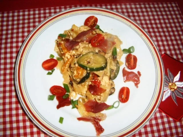 Nudel- Paprika- Zuccini-Omelett - Rezept