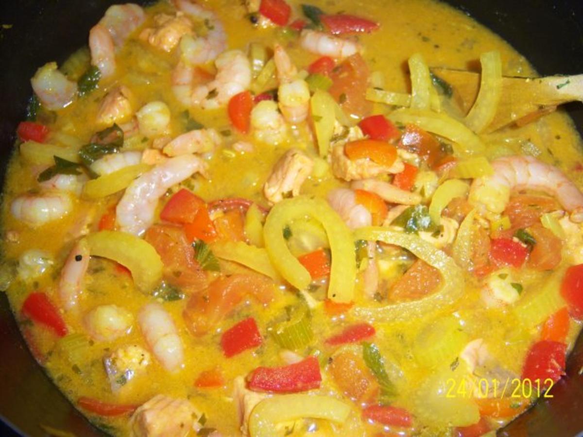 Bilder für Garnelen-Lachs Suppe mit Anisaroma - Rezept