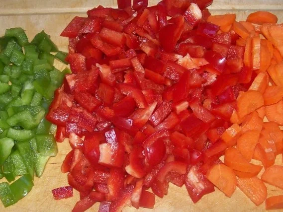 Rezept: Aromatisches Zwiebel-Paprika-Gulasch Bild Nr. 3 Aromatisches Zwiebel-Paprika-Gulasch - Rezept - Bild Nr. 3