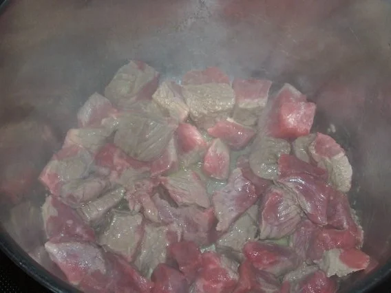 Rezept: Aromatisches Zwiebel-Paprika-Gulasch Bild Nr. 4 Aromatisches Zwiebel-Paprika-Gulasch - Rezept - Bild Nr. 4