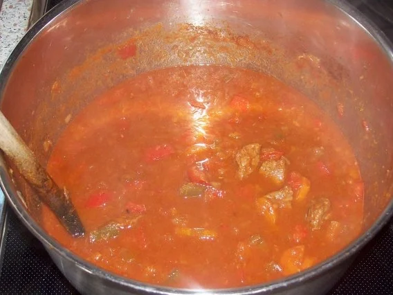 Rezept: Aromatisches Zwiebel-Paprika-Gulasch Bild Nr. 8 Aromatisches Zwiebel-Paprika-Gulasch - Rezept - Bild Nr. 8
