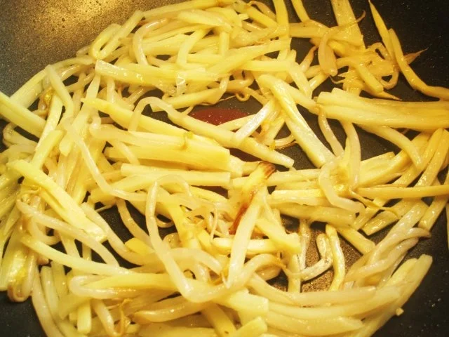 Schweinefleisch mit Nudeln und Gemüsen aus dem Wok - Rezept - Bild Nr. 9