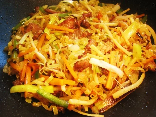 Schweinefleisch mit Nudeln und Gemüsen aus dem Wok - Rezept - Bild Nr. 10