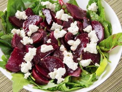 Rote Bete Salat mit Kräuter-Schafskäse - Rezept