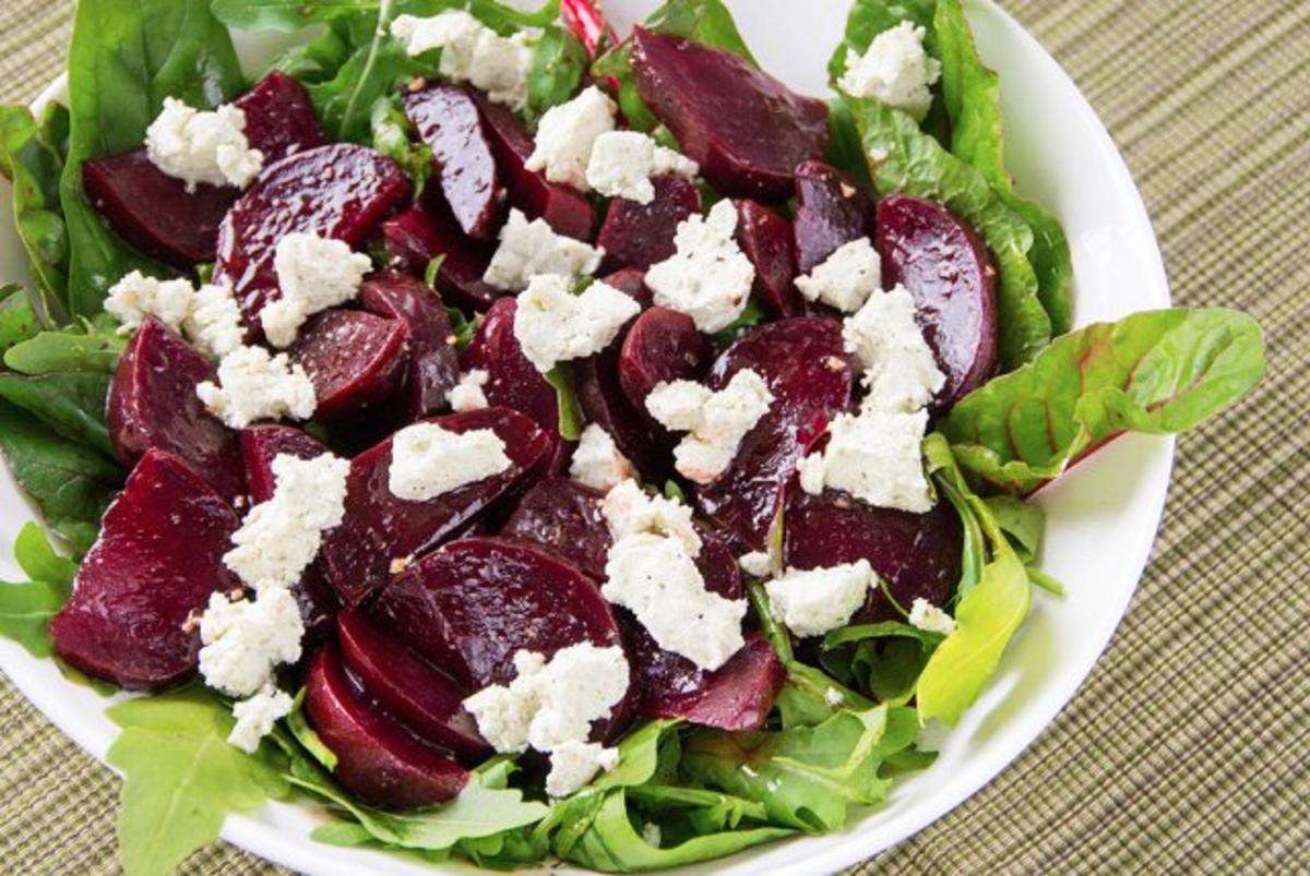 Bilder für Rote Bete Salat mit Kräuter-Schafskäse - Rezept