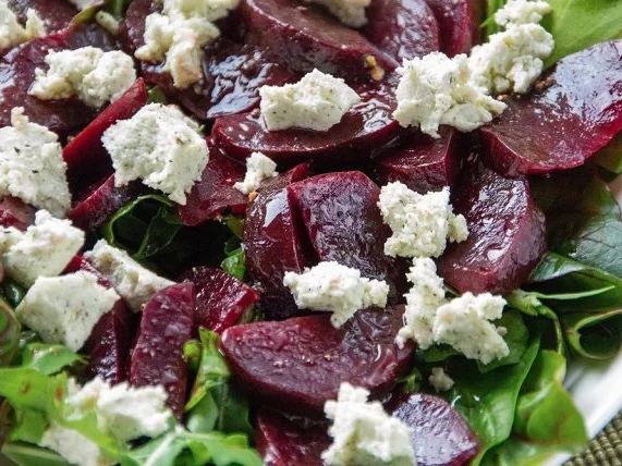 Rote Bete Salat mit Kräuter-Schafskäse - Rezept - Bild Nr. 3