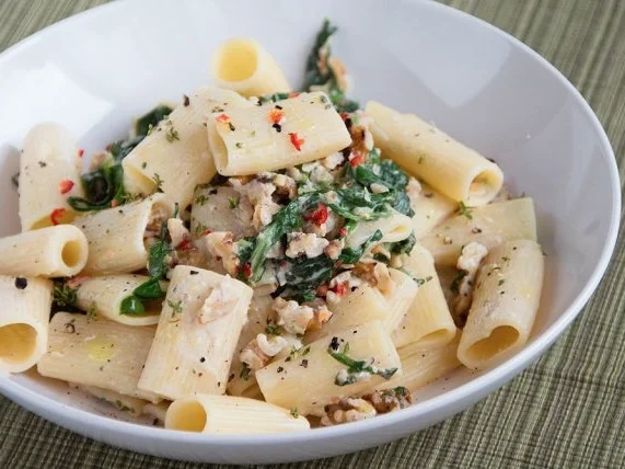 Rezept: Pasta mit Spinat, Walnüssen und Chili Bild Nr. 3 Pasta mit Spinat, Walnüssen und Chili - Rezept - Bild Nr. 3