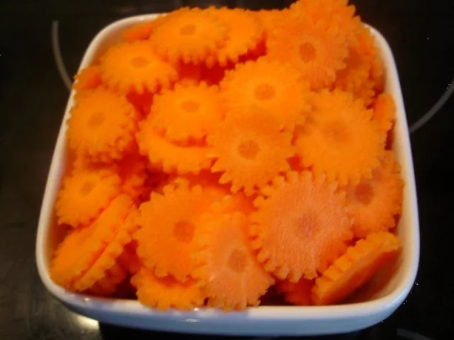 Asiatische Reis-Fleischbällchen mit Möhrenblüten à la Papa - Rezept - Bild Nr. 6