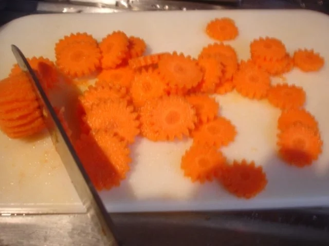 Asiatische Reis-Fleischbällchen mit Möhrenblüten à la Papa - Rezept - Bild Nr. 5