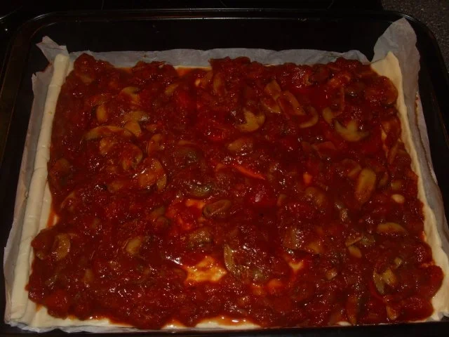 Pizza mit Cabanossi - Rezept - Bild Nr. 4