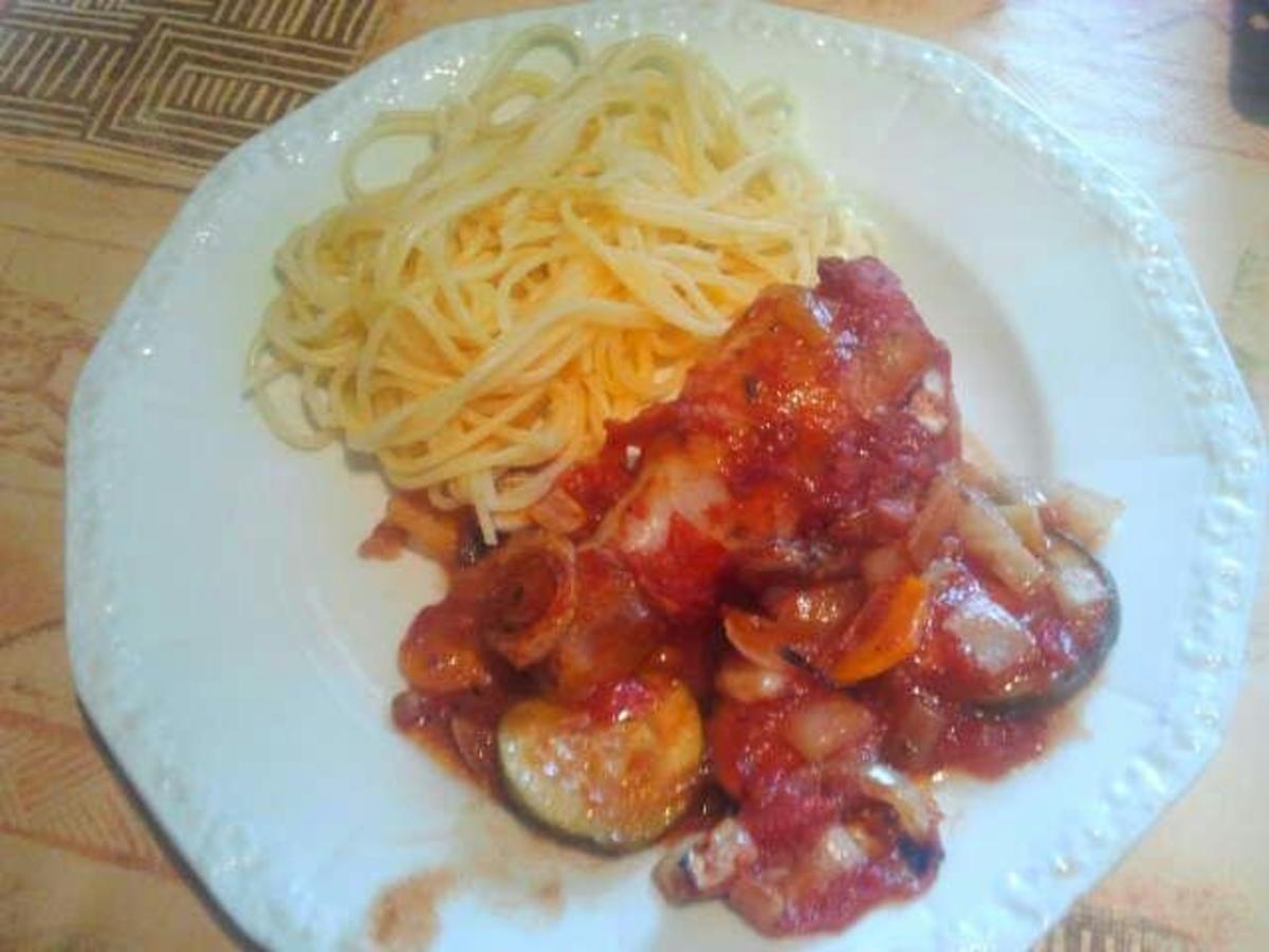 Hähnchen in Ratatouille geschmort mit Spaghetti :) - Rezept