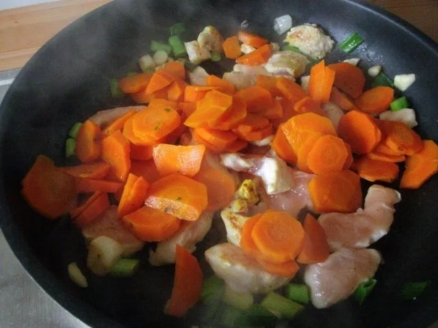 Rezept: Hähnchen mit Möhren in Sahnesoße Bild Nr. 7 Hähnchen mit Möhren in Sahnesoße - Rezept - Bild Nr. 7