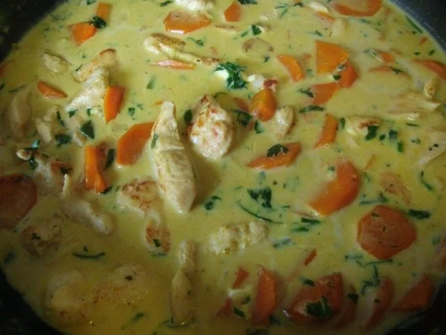 Rezept: Hähnchen mit Möhren in Sahnesoße Bild Nr. 2 Hähnchen mit Möhren in Sahnesoße - Rezept - Bild Nr. 2