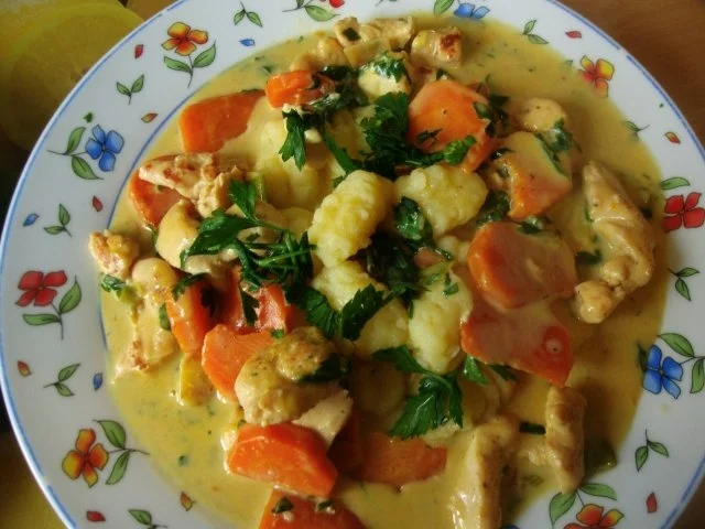 Rezept: Hähnchen mit Möhren in Sahnesoße Hähnchen mit Möhren in Sahnesoße - Rezept