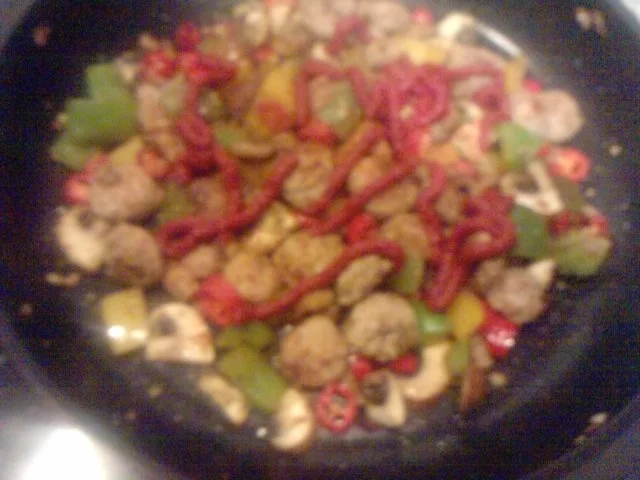 SCHARFE WOOORSCHT - PFANNE - oder -  Bratwurst ganz anders aber lecker und spicy - Rezept - Bild Nr. 5