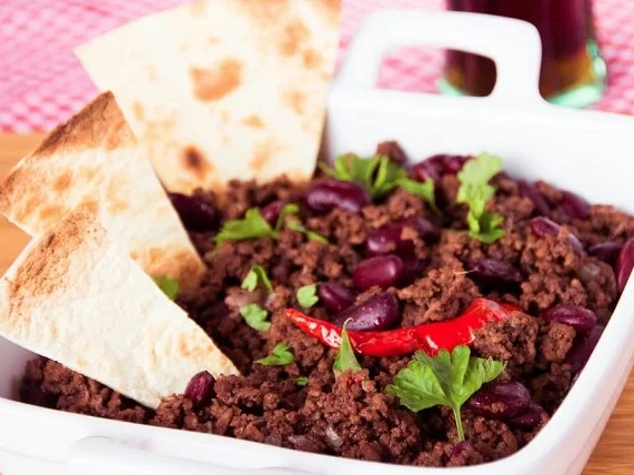 Eintopf mit Rinderhack, Chili, Cola und Kakao - Rezept