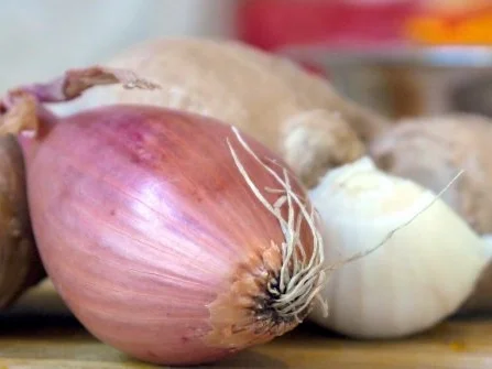 Tagliatelle in Kürbissugo mit buntem Sesamhuhn - Rezept - Bild Nr. 4