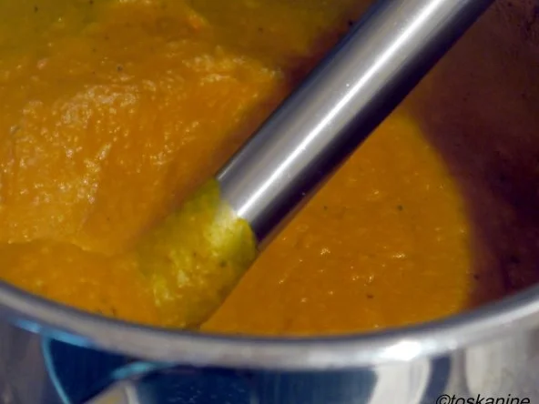 Tagliatelle in Kürbissugo mit buntem Sesamhuhn - Rezept - Bild Nr. 11