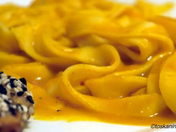 Tagliatelle in Kürbissugo mit buntem Sesamhuhn - Rezept - Bild Nr. 15