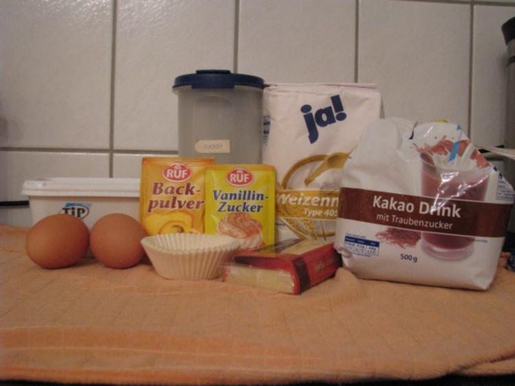 Schoko Muffins mit flüssigem Kern - schnell &amp; einfach - 420 kcal/100g