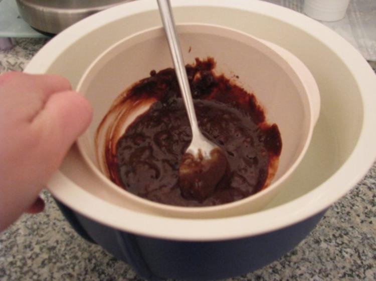 Schoko Muffins mit flüssigem Kern - schnell &amp; einfach - 420 kcal/100g
