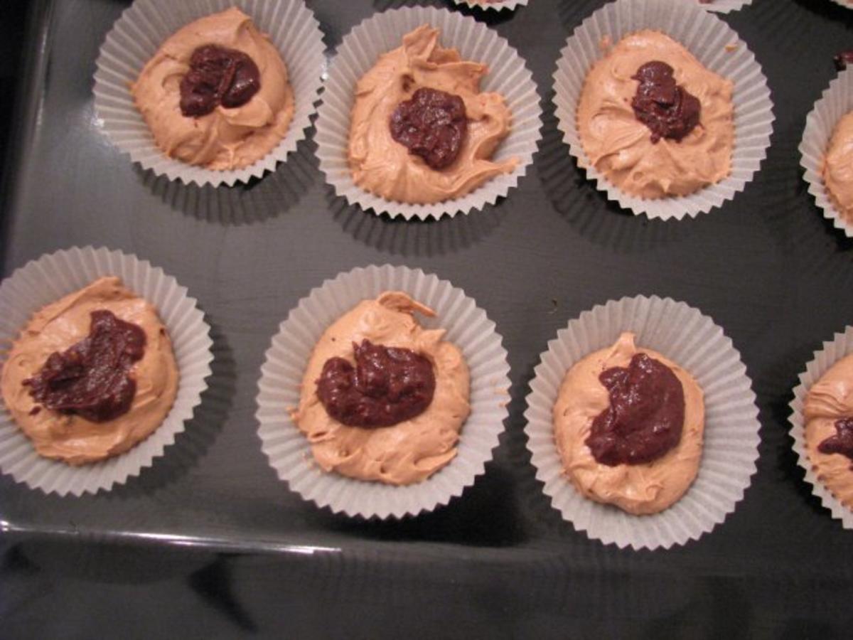Schoko Muffins mit flüssigem Kern - schnell &amp; einfach - 420 kcal/100g