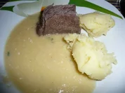 Rindfleisch-suppe,  Markklösschen, Meerrettich,Püree, - Rezept