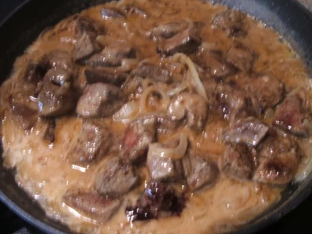 Rezept: Innereien: Kalbsleber in feiner Zwiebel-Rahm-Sauce Bild Nr. 2 Innereien: Kalbsleber in feiner Zwiebel-Rahm-Sauce - Rezept - Bild Nr. 2