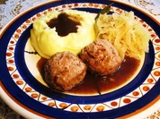 Leberknödel mit Rotwein-Zwiebelsoße - Rezept