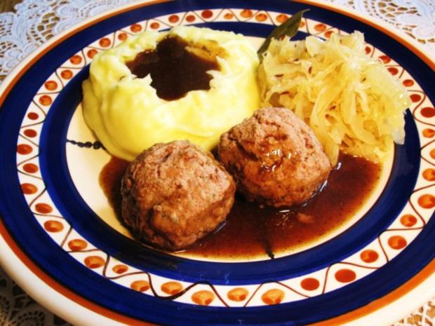 Leberknödel mit Rotwein-Zwiebelsoße