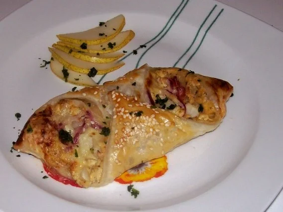 Vorspeise/Abendessen: Blätterteig-Schiffchen mit Bergkäse-Birnen-Füllung - Rezept