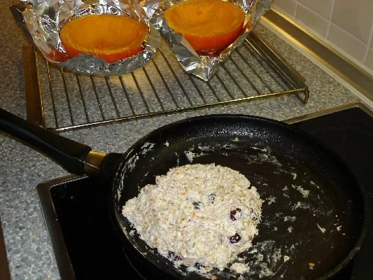 Gefüllter Hokkaido mit Walnüssen und roten Linsen - Rezept - Bild Nr. 3