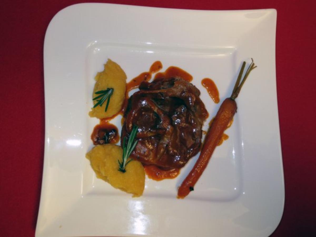 Ossobuco mit Wurzelgemüse und Polenta - Rezept - kochbar.de