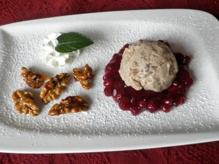 Rezept: Maroneneis auf Preiselbeerspiegel ... Bild Nr. 3 Maroneneis auf Preiselbeerspiegel ... - Rezept - Bild Nr. 3