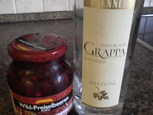 Rezept: Maroneneis auf Preiselbeerspiegel ... Bild Nr. 9 Maroneneis auf Preiselbeerspiegel ... - Rezept - Bild Nr. 9