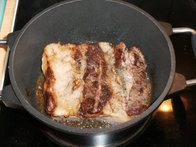 Rezept: Fleisch: Rinderbauch / Schemmrippe, geschmort, mit Steinpilzen und Preiselbeeren Bild Nr. 4 Fleisch: Rinderbauch / Schemmrippe, geschmort, mit Steinpilzen und Preiselbeeren - Rezept - Bild Nr. 4