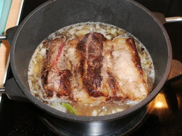 Rezept: Fleisch: Rinderbauch / Schemmrippe, geschmort, mit Steinpilzen und Preiselbeeren Bild Nr. 6 Fleisch: Rinderbauch / Schemmrippe, geschmort, mit Steinpilzen und Preiselbeeren - Rezept - Bild Nr. 6