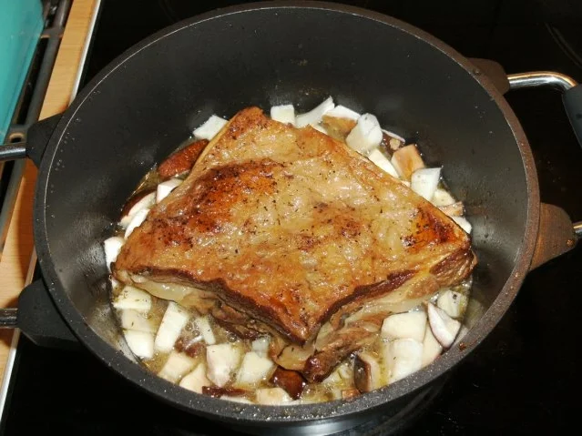 Rezept: Fleisch: Rinderbauch / Schemmrippe, geschmort, mit Steinpilzen und Preiselbeeren Bild Nr. 9 Fleisch: Rinderbauch / Schemmrippe, geschmort, mit Steinpilzen und Preiselbeeren - Rezept - Bild Nr. 9