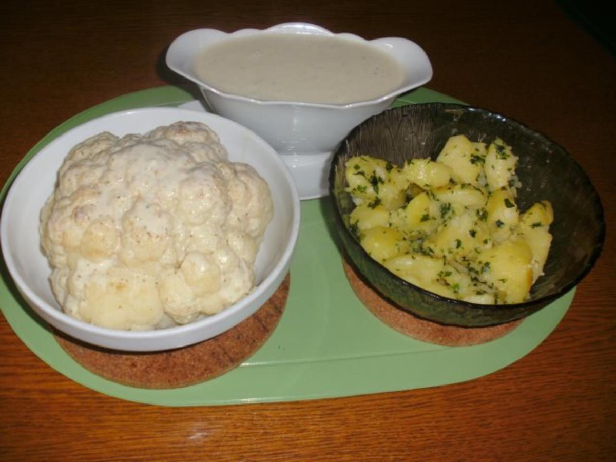 Blumenkohl im Ganzen mit Butter-Petersilien Kartoffeln - Rezept