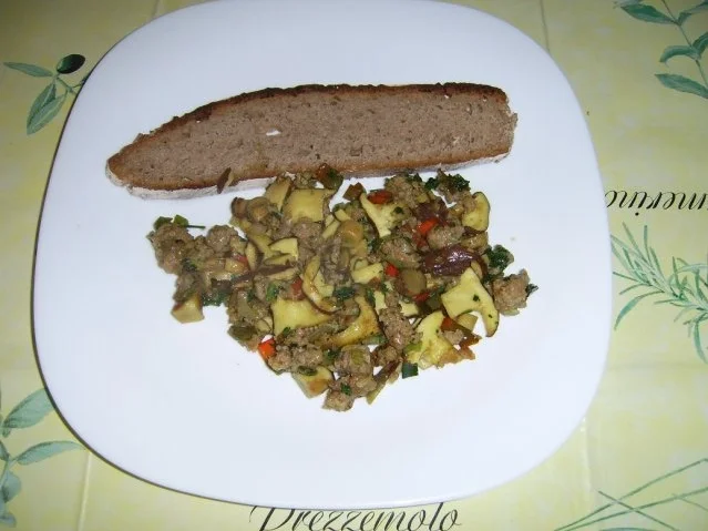 Rezept: Thüringer Pilz-Hackfleischpfanne Thüringer Pilz-Hackfleischpfanne - Rezept