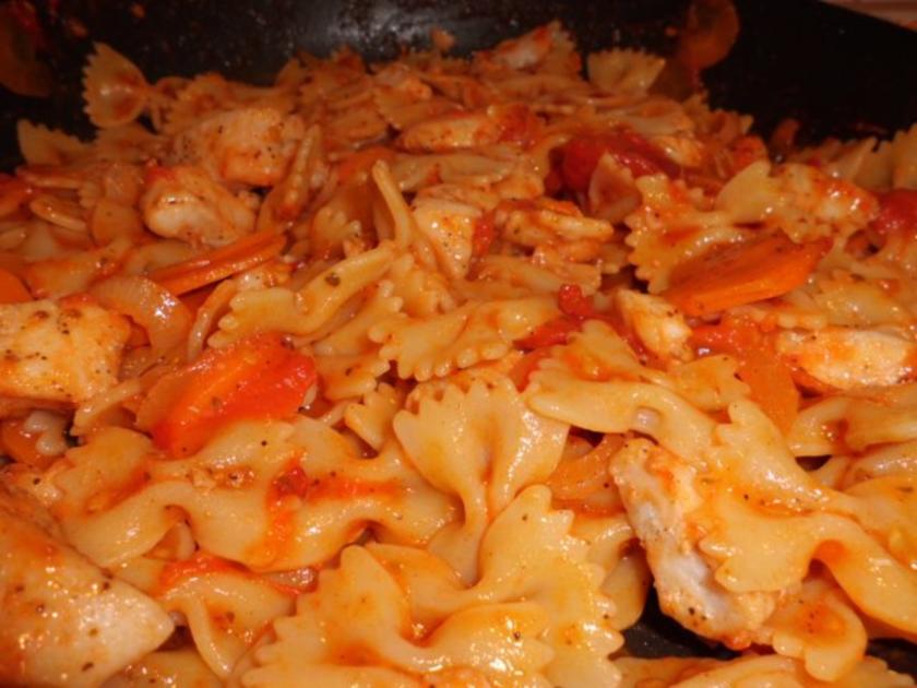 Pasta: Nudel-Gemüse-Pfanne mit Pangasius - Rezept - kochbar.de