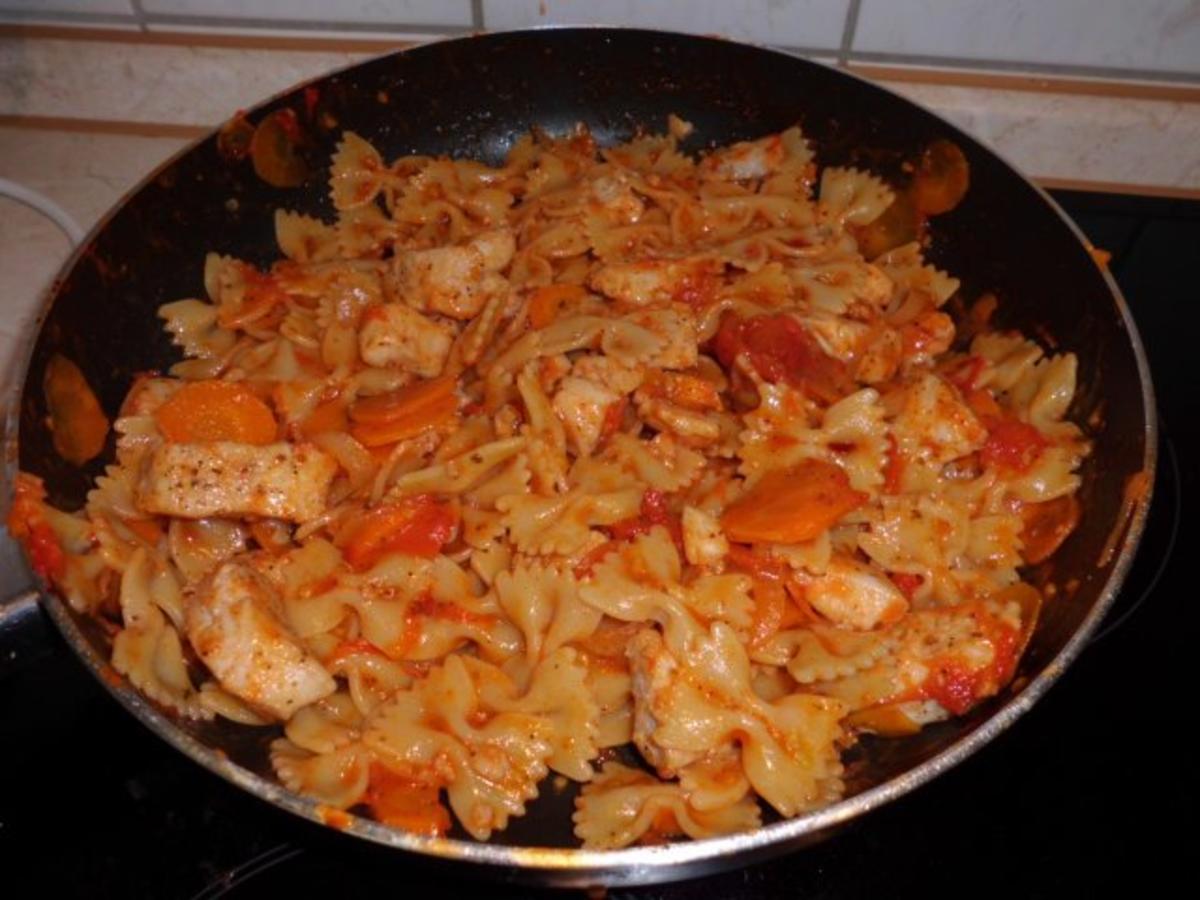 Pasta: Nudel-Gemüse-Pfanne mit Pangasius - Rezept - kochbar.de