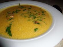 Suppe: Kürbis-Stangsellerie-Suppe mit Feigen-Spargel-Topping - Rezept