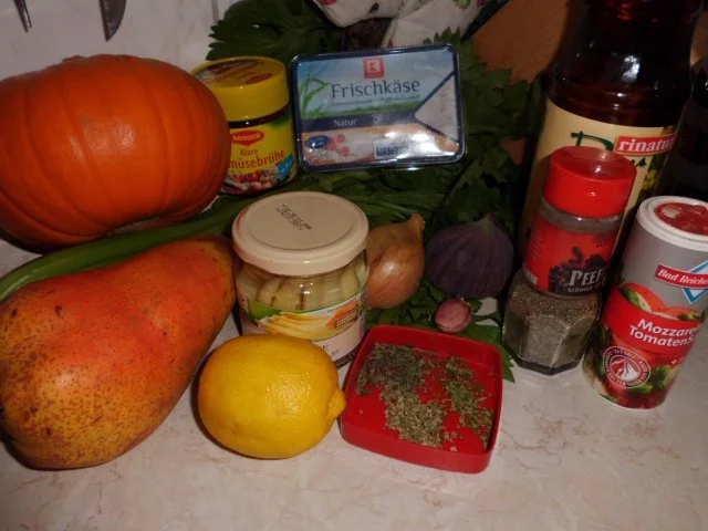 Suppe: Kürbis-Stangsellerie-Suppe mit Feigen-Spargel-Topping - Rezept - Bild Nr. 2