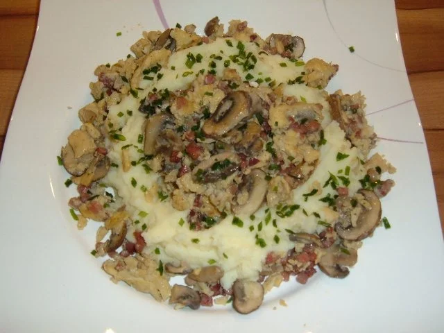 Rezept: Rührei : im Nest mit Champignons und Schinken Bild Nr. 4 Rührei : im Nest mit Champignons und Schinken - Rezept - Bild Nr. 4